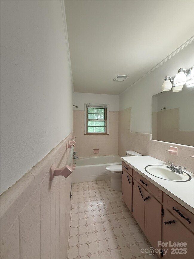 Building Photo - 4001 Peggy Ln