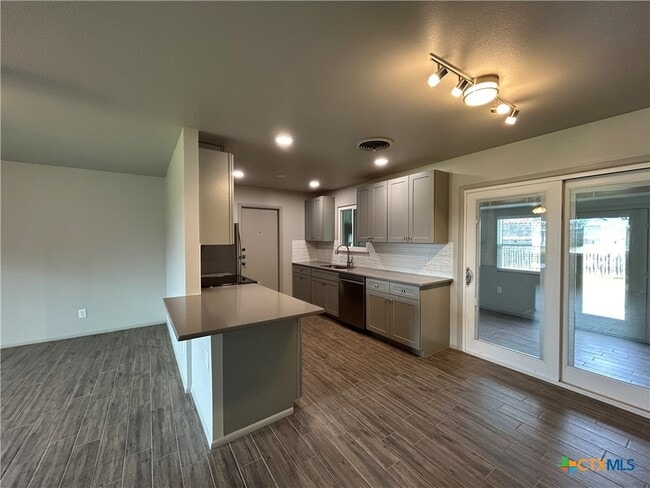 Building Photo - 362 Lockener Ave