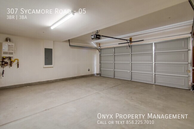 Building Photo - $1,000 off first month’s  rent! Newer Town...