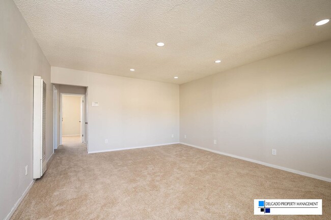 Building Photo - Newly remodeled Benicia 1st Street condo