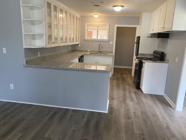 Building Photo - RECENTLY REMODELED 3 BEDROOM 2 BATH HOME WITH 1691 IN SWEENY, TEXAS