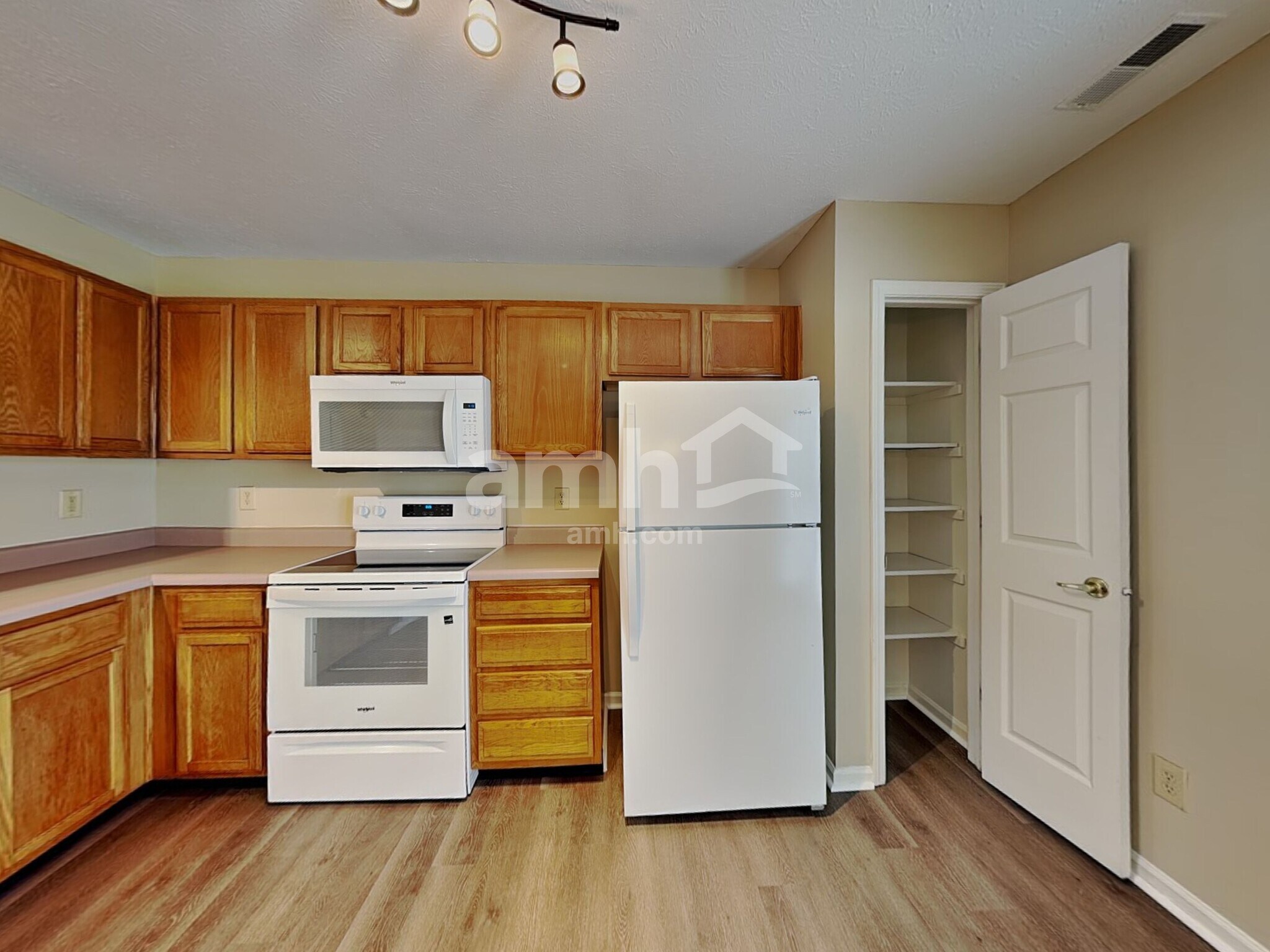 Building Photo - 5943 King Lear Dr