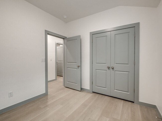 Building Photo - Beautiful New 3-Bed Duplex – Pet Friendly