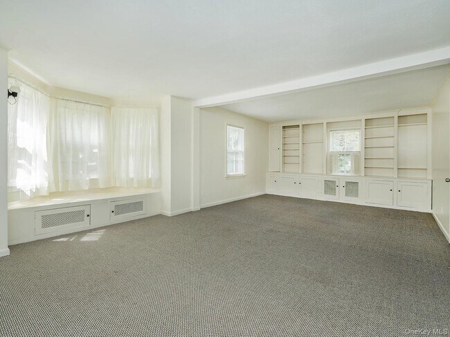 Building Photo - 230 Bayville Rd