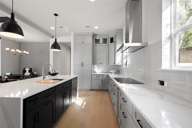 Building Photo - 1205 Friends Cv