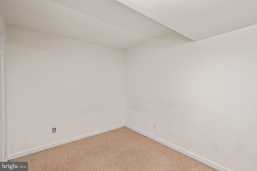 Building Photo - 306 Batley Ct
