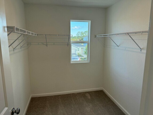 Building Photo - 5892 NW Sweetwood Dr