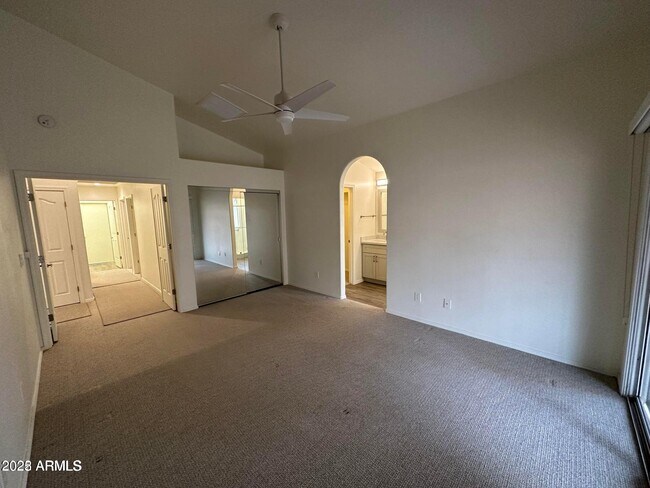Building Photo - 16021 S 43rd Pl