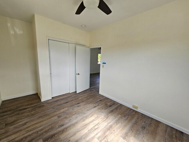 Building Photo - 3 Bed / 2 Bath Single-Family Attached Home...