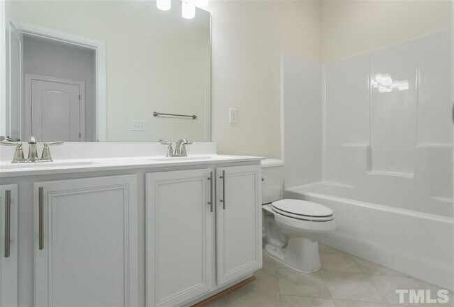 Building Photo - 2034 Chipley Dr