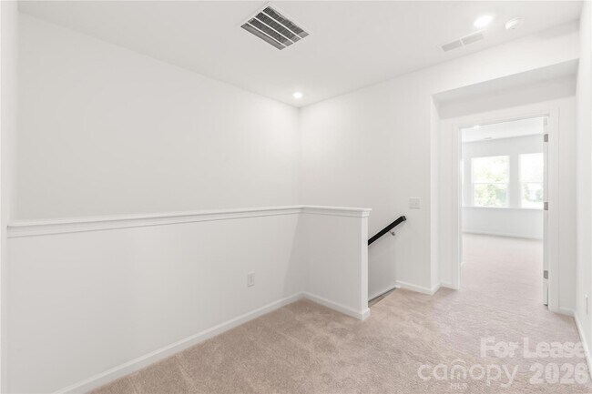 Building Photo - 204 Silver Fleet Dr