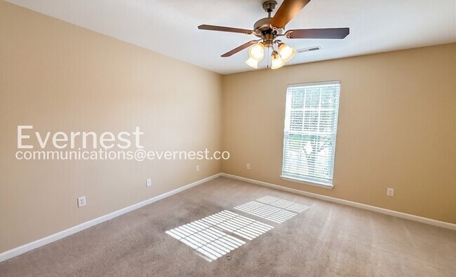 Building Photo - 4 Bed, 3 Bath Home with Garage / Pet-Friendly / Available Now!