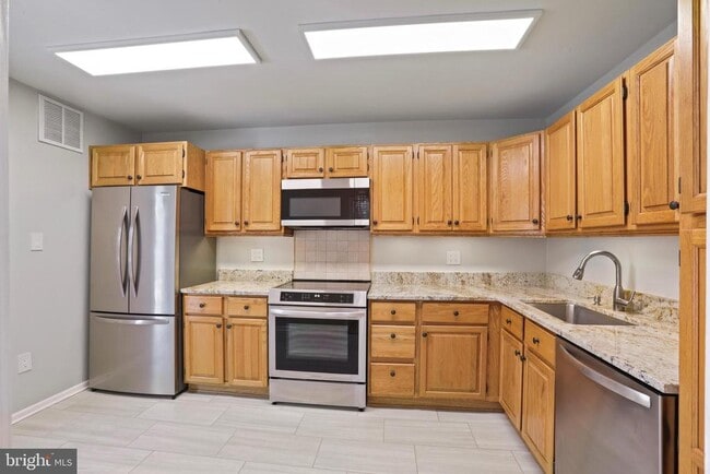 Building Photo - 1644 Wainwright Dr