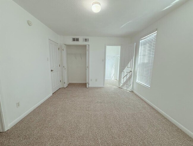 Building Photo - 130 Rush Haven