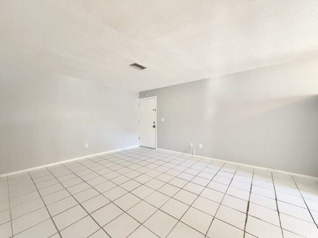 Building Photo - 972 San Christopher Dr