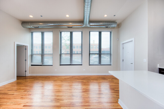 Building Photo - 2730 N Ashland Ave