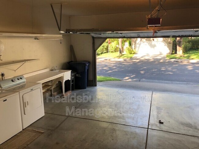 Building Photo - 1304 Foothill Dr