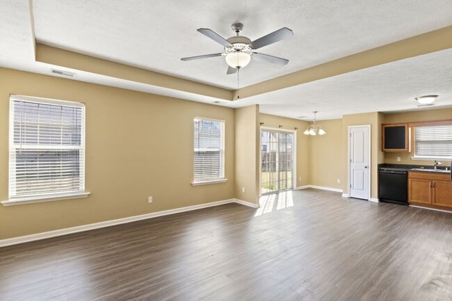 Building Photo - 3 bedroom 2 bath house for rent in abeautiful neighborhood.