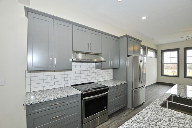 Building Photo - Exclusive rental apartment in Stonegate