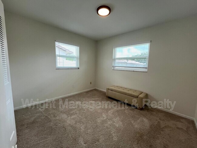 Building Photo - 1403 Stonehaven Way