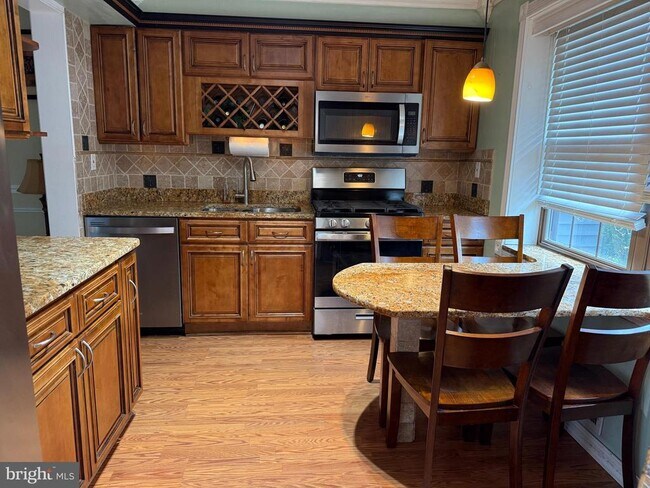 Building Photo - 1003 Mulberry Ct