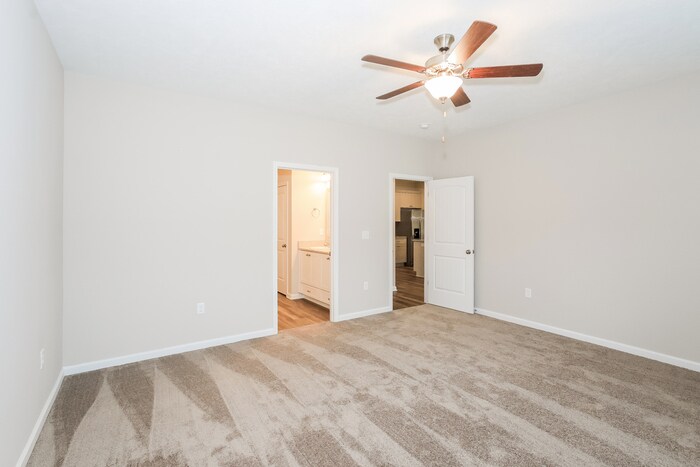 Building Photo - 1347 Oak Ln