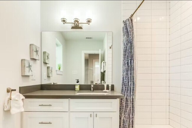 Building Photo - FULLY FURNISHED 2BD/1.5BA ready for occupancy!