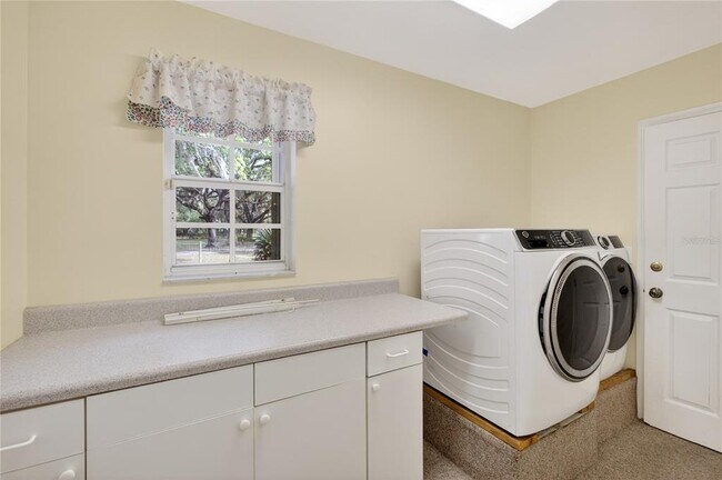 Building Photo - 2065 Oak Beach Blvd