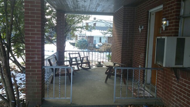 Building Photo - 1400 Center Ave