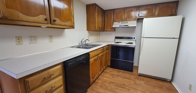 Building Photo - Spacious 2 bedroom 2 bath townhome COMING ...