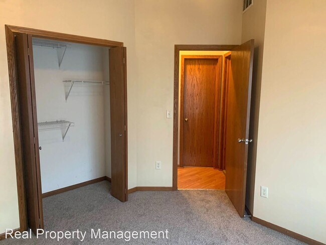 Building Photo - 3 br, 2 bath House - 1017 N Crest St.
