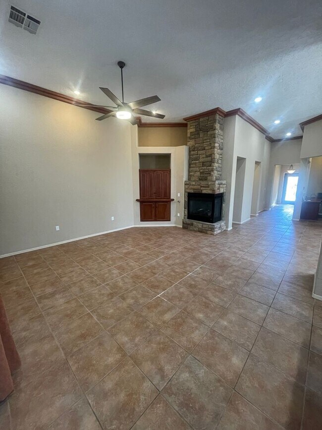 Building Photo - Gorgeous home in The Boulders at Sonoma Ra...