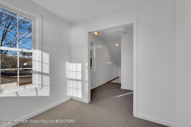 Building Photo - 1708 Lake Dr