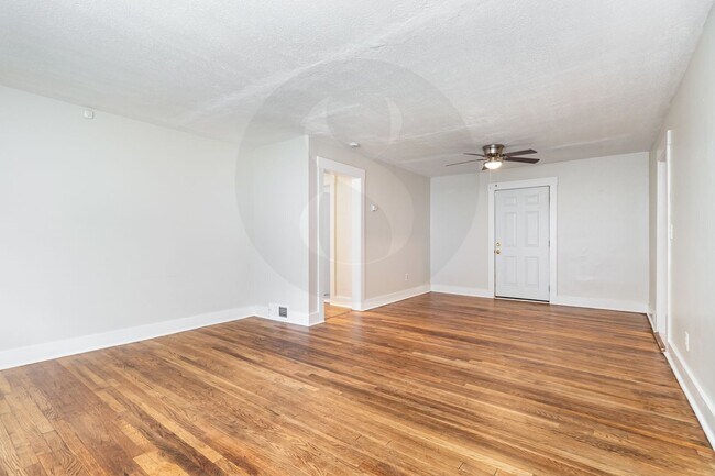 Building Photo - Charming 3BR/1BA Ranch Home with Fenced Backyard & Screened Porch