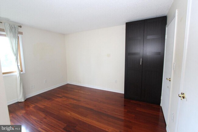 Building Photo - 208 Ravens Crest Dr