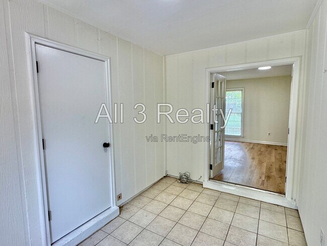 Building Photo - 2905 Willow Ln Dr