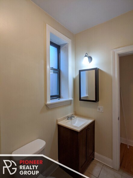 Building Photo - 1224 N Dearborn St