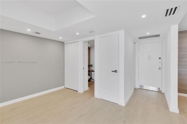 Building Photo - 20100 W Country Club Dr