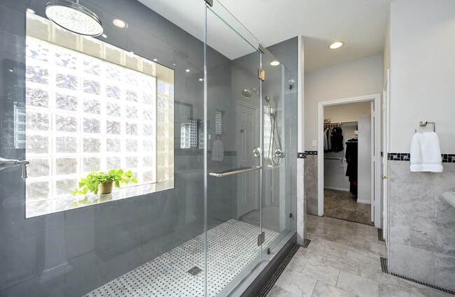Building Photo - 814 N Elder Grove Dr
