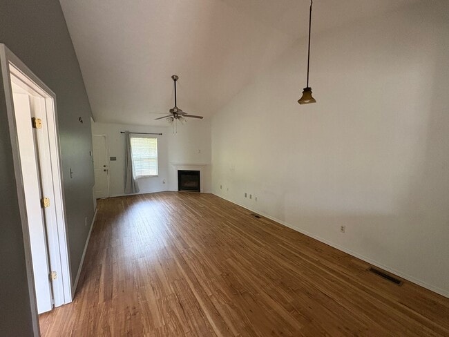 Building Photo - The Colonies 2BR+Office, 1Car Garage – West Knoxville