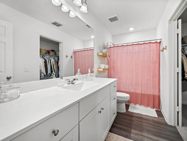 Building Photo - 5484 Rue Girard