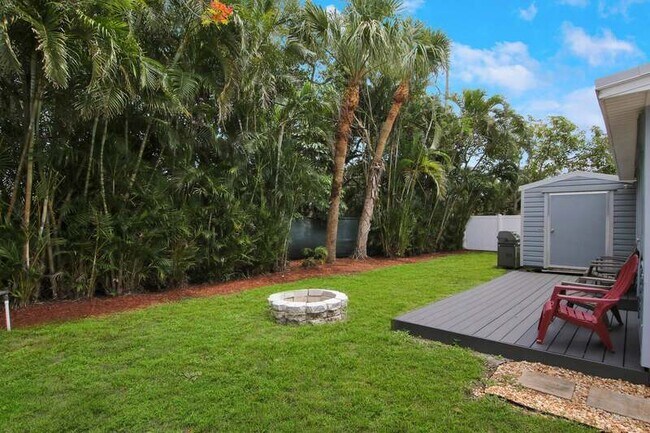 Building Photo - 601 N Pennock Ln