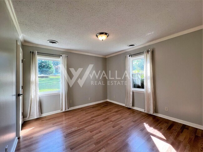 Building Photo - NO STEPS...RANCHER HOME LOCATED IN FOUNTAI...
