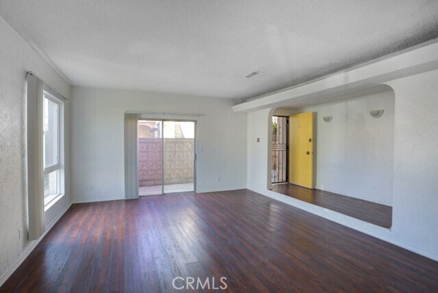 Building Photo - 2232 S Sycamore Ave
