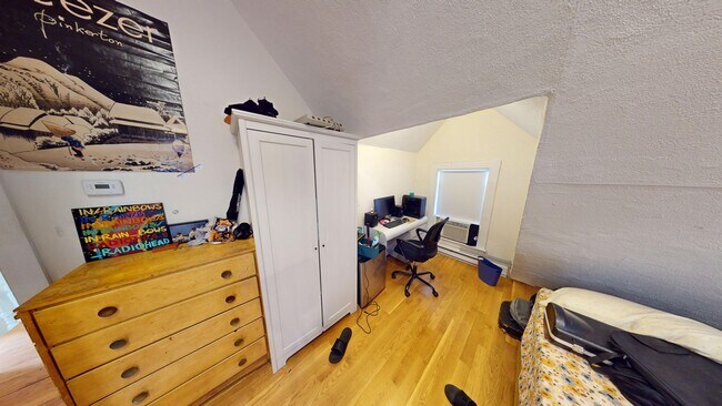 Building Photo - 9/1 No Fee! Single Family 5BR/3BA w/laundry, AC, parking, pet friendly!