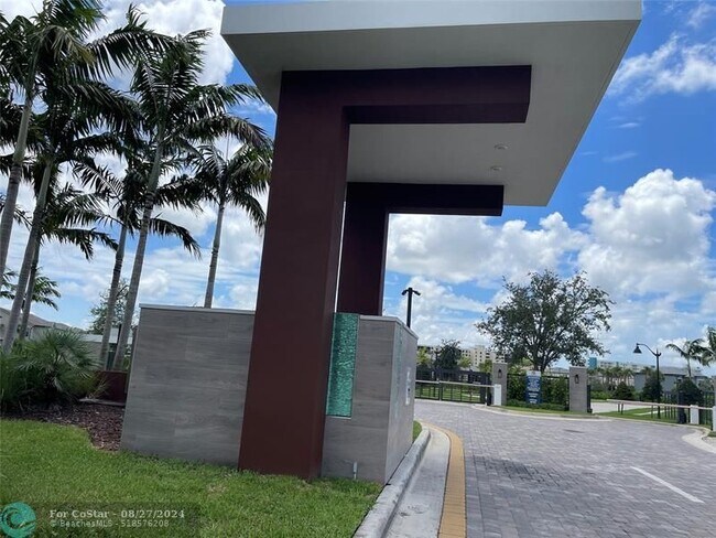 Building Photo - 2127 Appleton Cir S