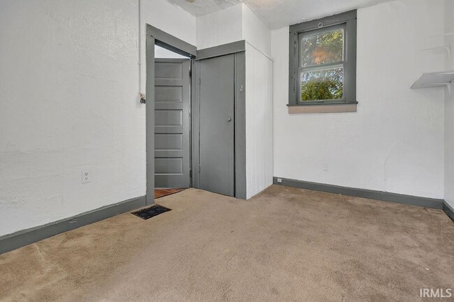 Building Photo - 317 E Smith Ave