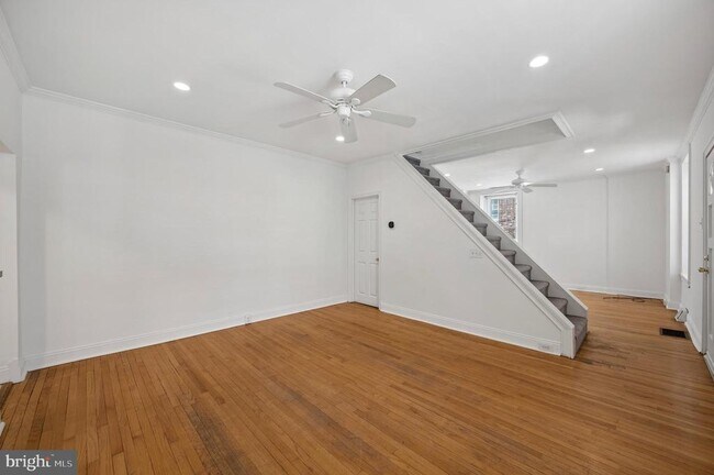 Building Photo - 447 Dupont St