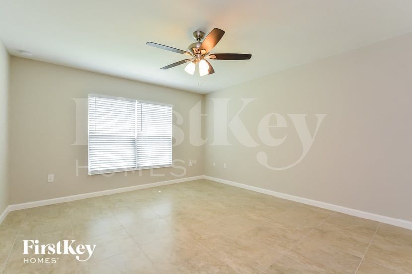 Building Photo - 481 Earhart Dr