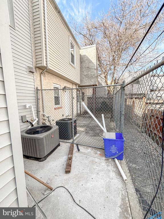 Building Photo - 1143 S Mole St